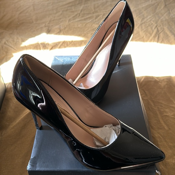 Ladies size 9 Ryleigh black pumps - Picture 2 of 5